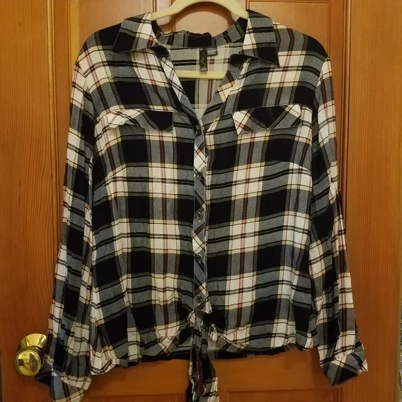 Sheer Plaid Flannel Patterned Button-Down Blouse W/ Collar | Spring Hues - Picture 3 of 13